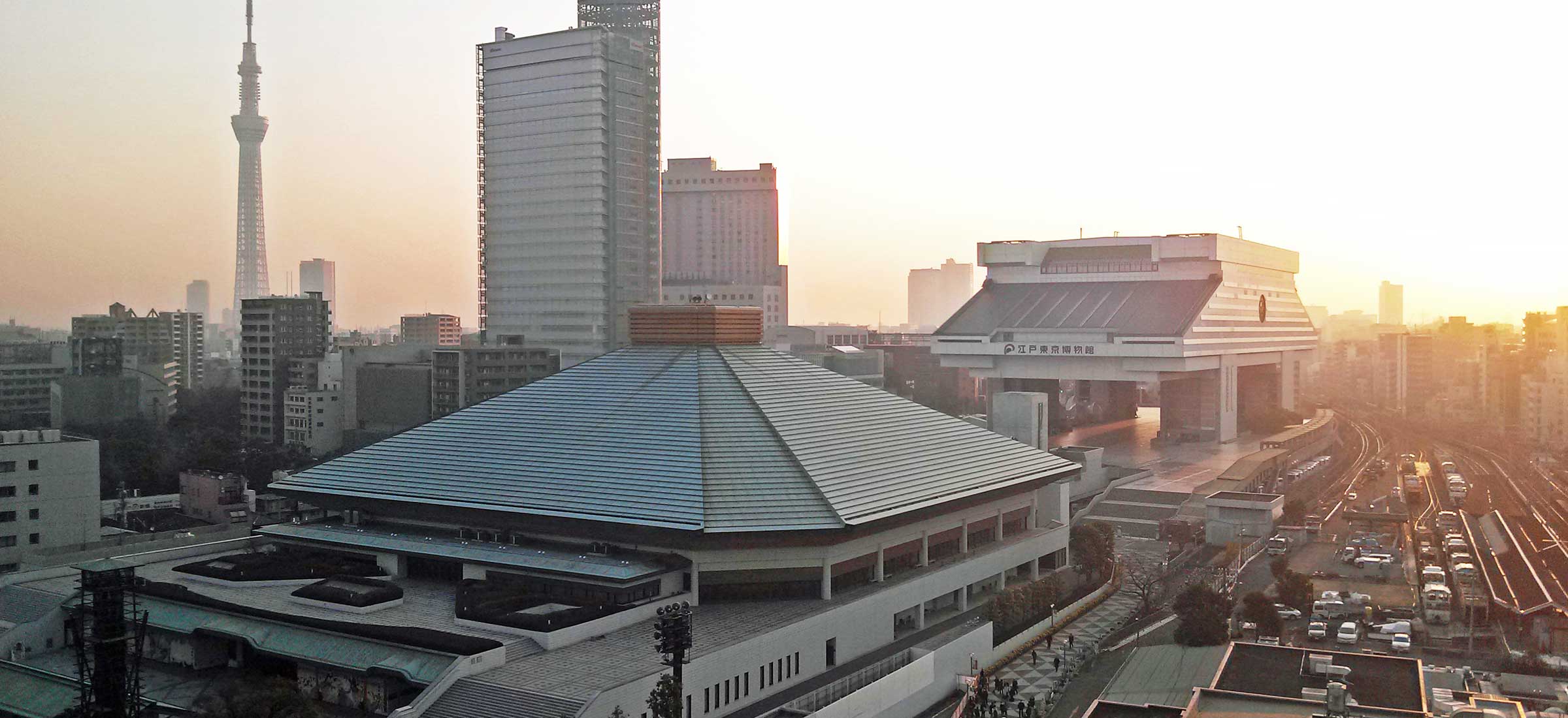 両国探偵事務所は両国駅徒歩1分、東京都墨田区、両国駅、錦糸町駅近辺の浮気調査、人探し、お年寄りや子供の見守り、家出人の捜索まで、お気軽にご相談ください。